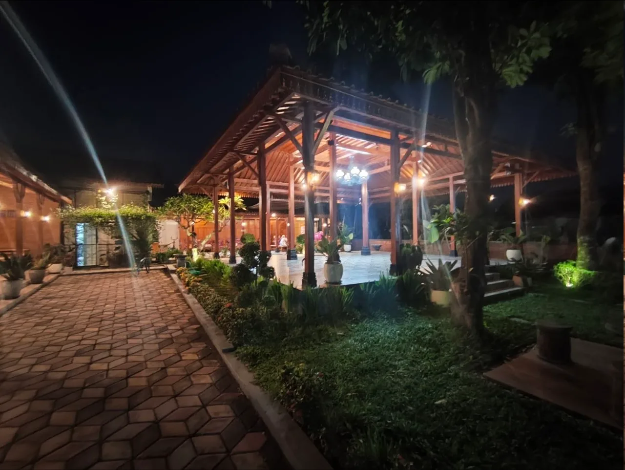 Acara Kecil di Rumah Joglo Alfarobi